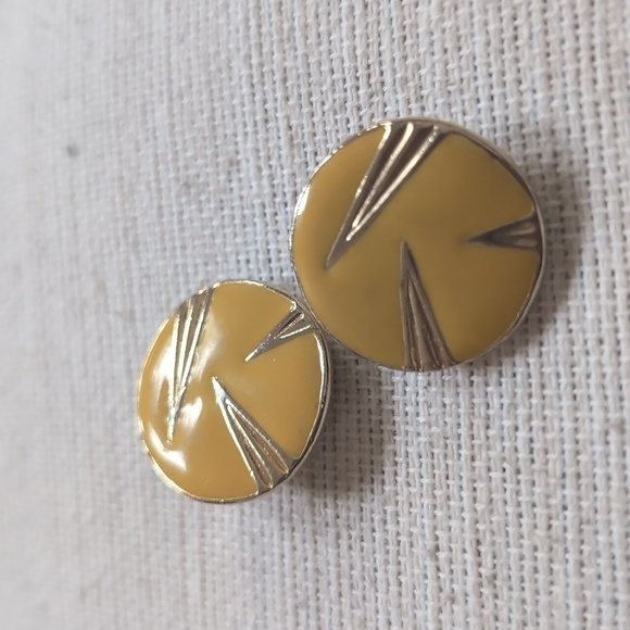 Simple Round Clip Earrings - Yellow Color Earring Ear Clip - Picture 8 of 8